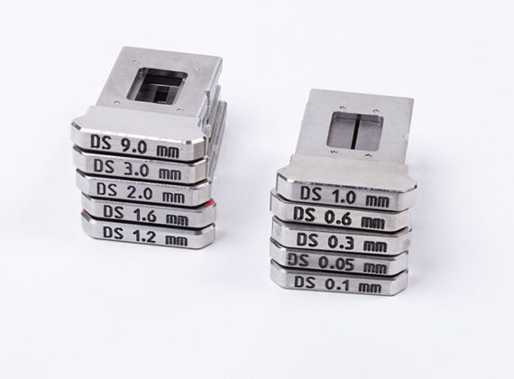 Divergence slit for an incident beam